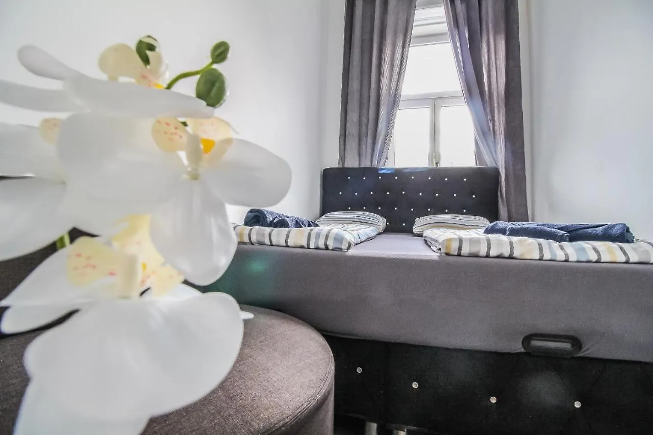 Superior Double Room Lv Vienna Apartment
